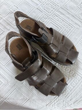 Harper Canyon brown leather fisherman sandals hook-and-loop closure strap